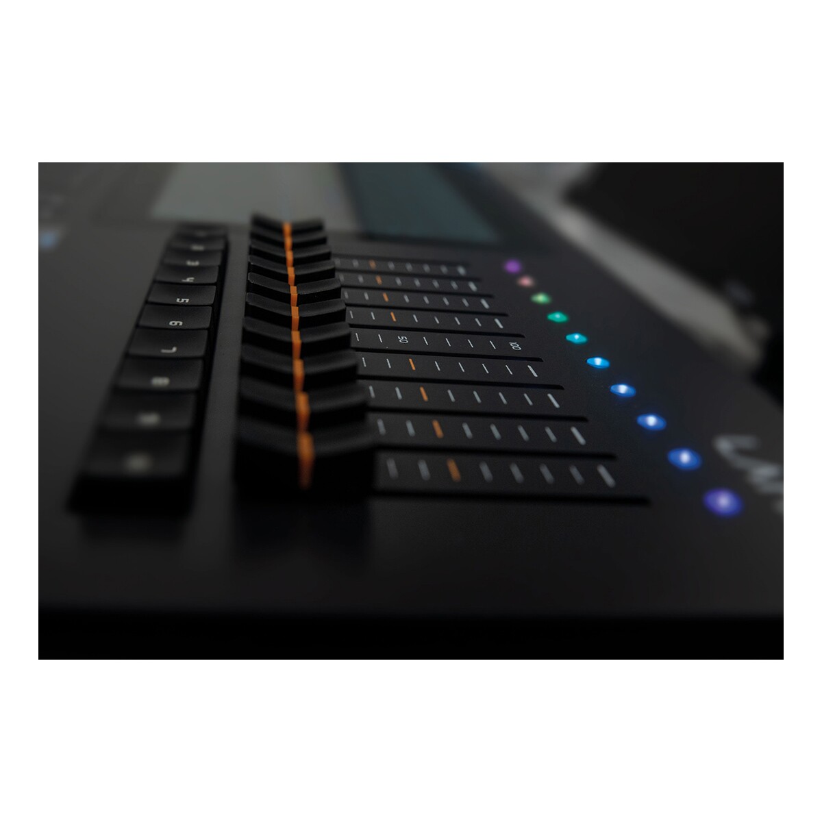 Showtec LAMPY 40 2U 2 Universe DMX controller met 40 faders Showtec LAMPY 40 2U 2 Universe DMX controller met 40 faders