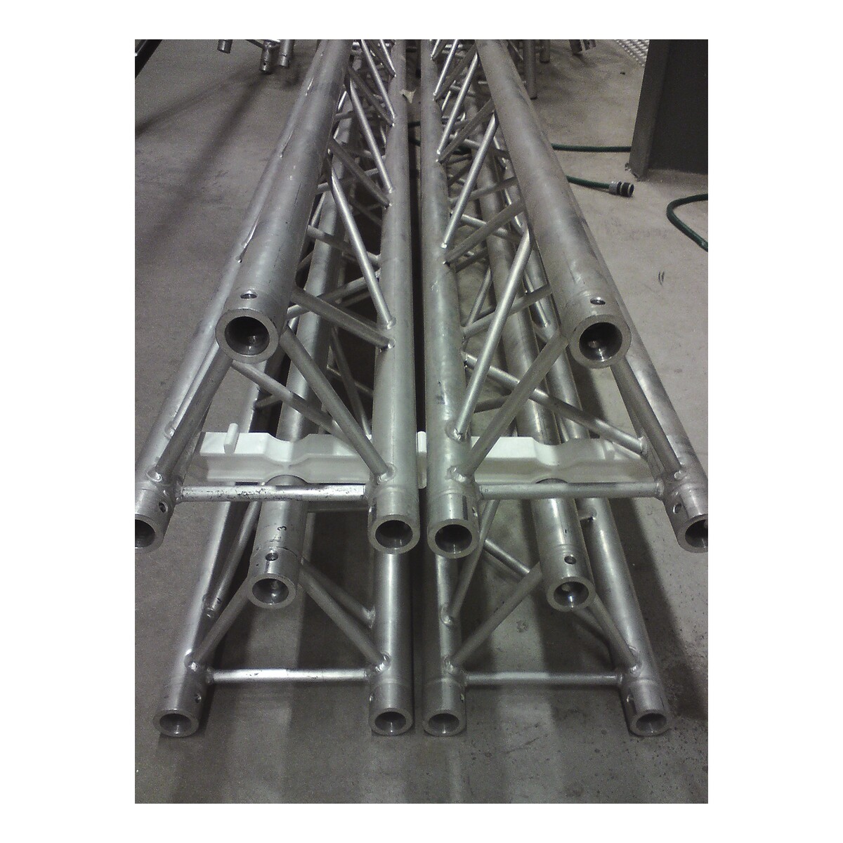 Showgear PRO-30 truss carrier voor 30-serie, wit Showgear PRO-30 truss carrier voor 30-serie, wit