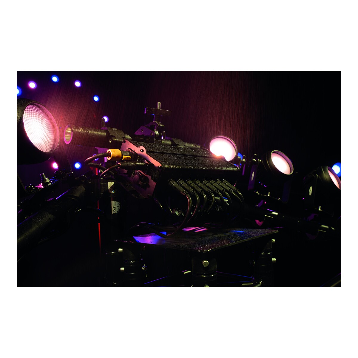 Showtec Stage Blinder FLEX Blaze Set van 8x 100 W LED blinders + controller Showtec Stage Blinder FLEX Blaze Set van 8x 100 W LED blinders + controller