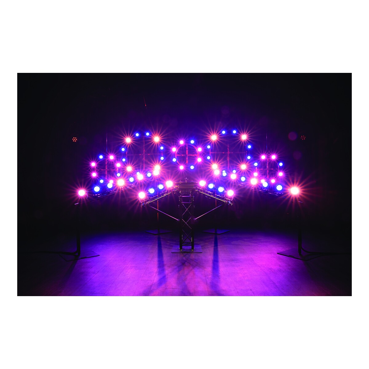 Showtec Stage Blinder FLEX Blaze Set van 8x 100 W LED blinders + controller Showtec Stage Blinder FLEX Blaze Set van 8x 100 W LED blinders + controller