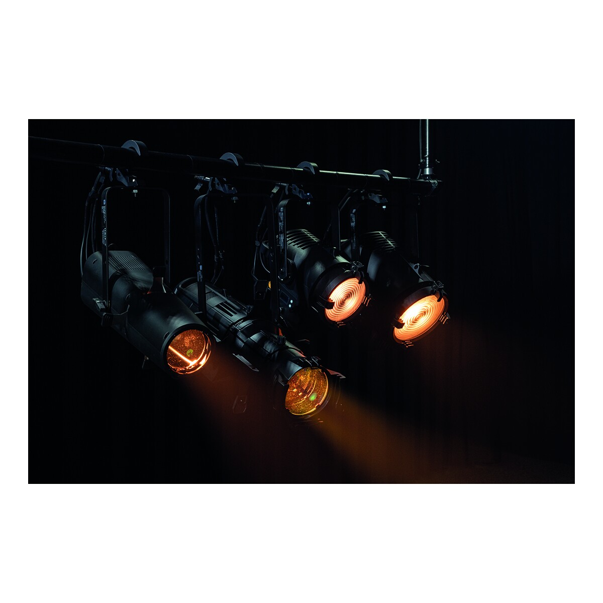 Showtec Performer Profile Zoom 150 Q6 150 W RGBACL Theater-LED Showtec Performer Profile Zoom 150 Q6 150 W RGBACL Theater-LED