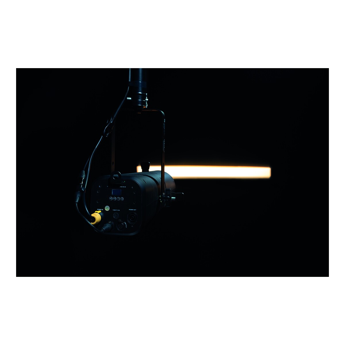 Showtec Performer Profile Zoom 150 Q6 150 W RGBACL Theater-LED Showtec Performer Profile Zoom 150 Q6 150 W RGBACL Theater-LED