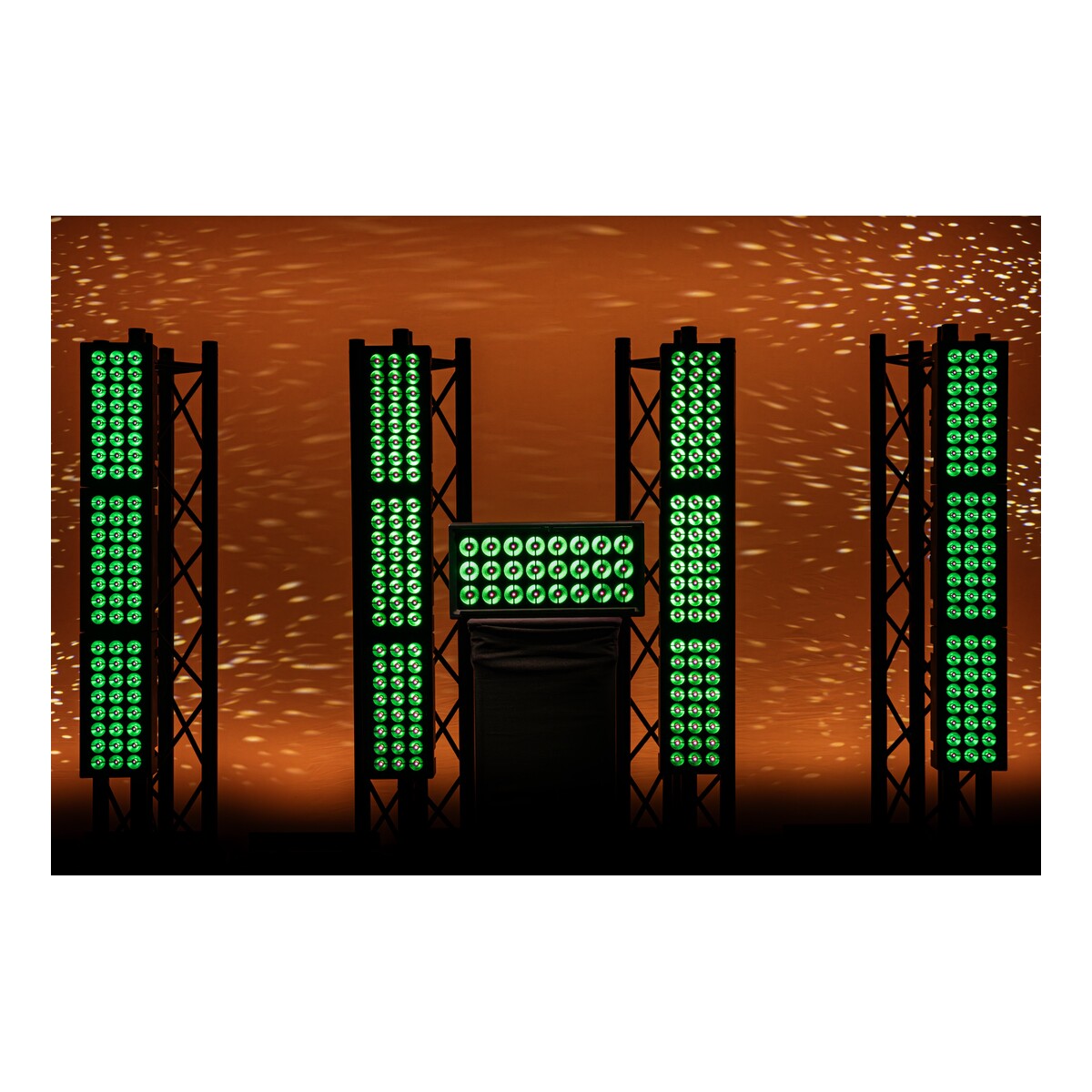 Showtec Titan Matrix FX 24X — 24x 40 W + 24x 6 W RGBW LED matrixlicht Showtec Titan Matrix FX 24X — 24x 40 W + 24x 6 W RGBW LED matrixlicht