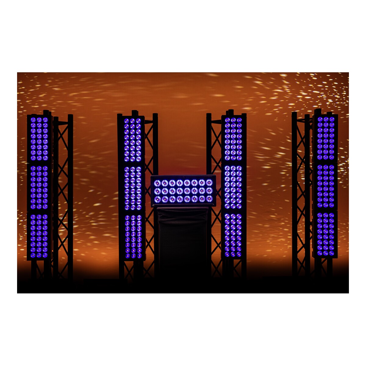 Showtec Titan Matrix FX 24X — 24x 40 W + 24x 6 W RGBW LED matrixlicht Showtec Titan Matrix FX 24X — 24x 40 W + 24x 6 W RGBW LED matrixlicht