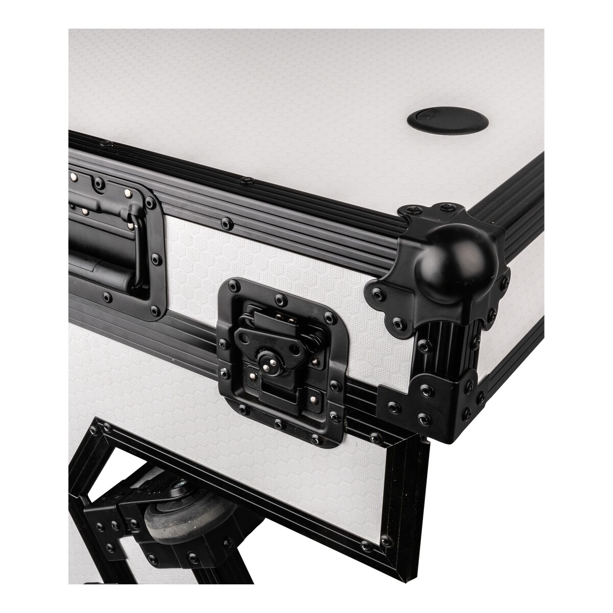 Showgear Portable Z-Style Table Multi-purpose – draagbare DJ-tafel flightcase met kabelgaten, wielen, wit Showgear Portable Z-Style Table Multi-purpose – draagbare DJ-tafel flightcase met kabelgaten, wielen, wit