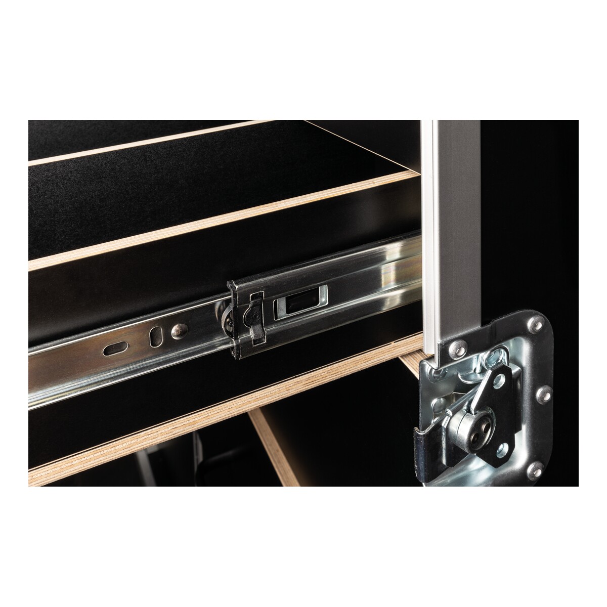 Showgear Drawer Case 3 microfoon flightcase – Met 6 lades en plaats voor 15 microfoonstatieven Showgear Drawer Case 3 microfoon flightcase – Met 6 lades en plaats voor 15 microfoonstatieven